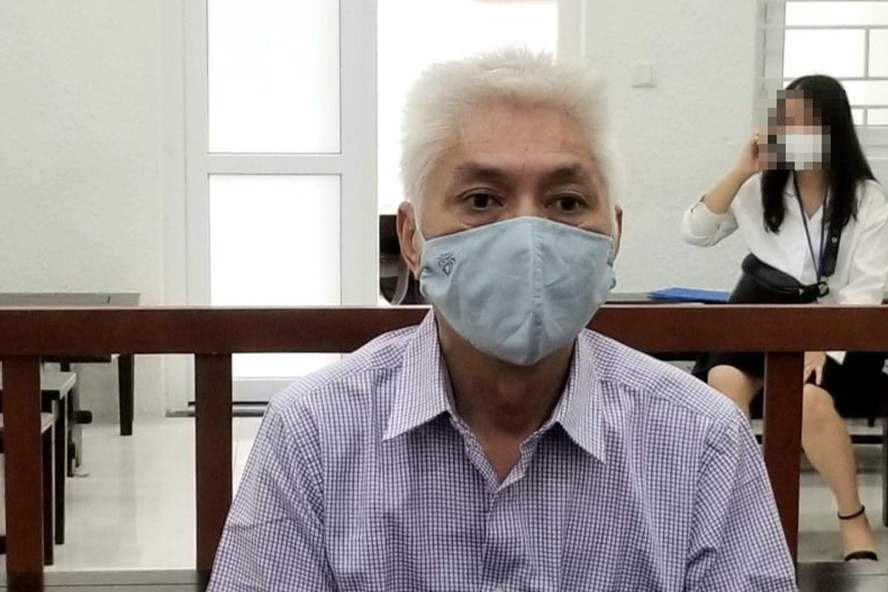 Ông Vũ Văn Nghĩa ăn năn muộn màng tại phiên tòa sơ thẩm hôm nay (13.8). Ảnh: V.Dũng. Ông Vũ Văn Nghĩa ăn năn muộn màng tại phiên tòa sơ thẩm hôm nay (13.8). Ảnh: V.Dũng.