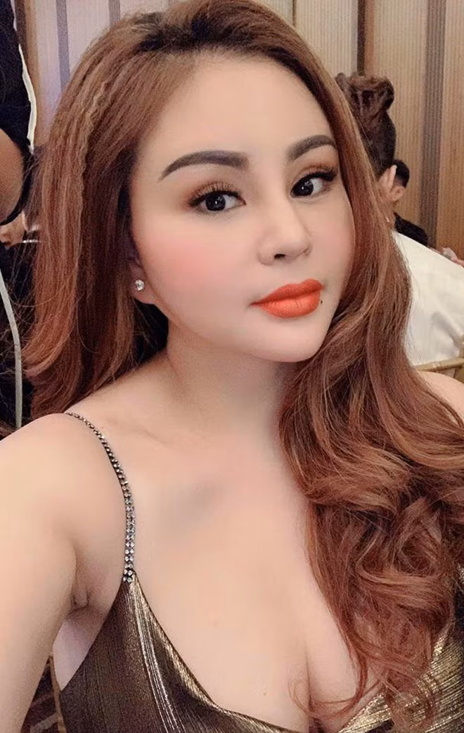 Sở hữu ngoại hình gợi cảm cùng sự hài hước được người hâm mộ yêu mến, 