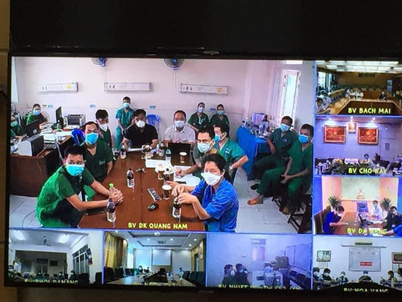 Hội chẩn điều trị ca bệnh nặng trực tuyến ngày 12-8 - Ảnh: THUÝ ANH