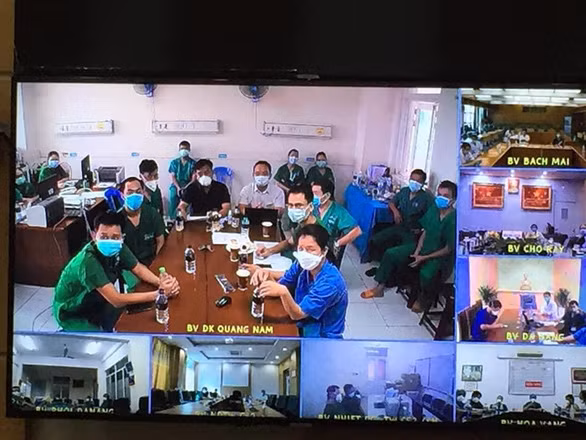 Hội chẩn điều trị ca bệnh nặng trực tuyến ngày 12-8 - Ảnh: THUÝ ANH
