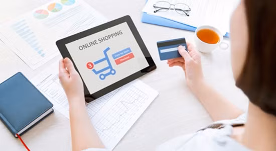 Thông qua hình ảnh trên mạng, hay livestream người dùng khó phân biệt được sản phẩm mình mua có an toàn hay không. (ảnh nguồn nguoitieudung.vn)