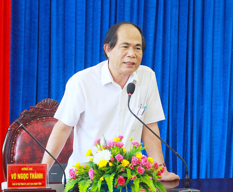 Chủ tịch UBND tỉnh Võ Ngọc Thành phát biểu kết luận buổi làm việc. Ảnh: Hồng Thi Phó Bí thư Tỉnh ủy, Chủ tịch UBND tỉnh Võ Ngọc Thành phát biểu kết luận buổi làm việc. Ảnh: Hồng Thi