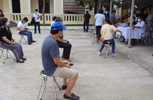 Tất cả công dân rời vùng dịch Đà Nẵng về các tỉnh, thành khác trong cả nước đều được xét nghiệm COVID-19 trước khi về địa phương - Ảnh: V.HÙNG