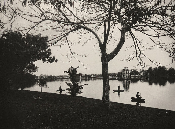  Một góc hồ Gươm yên bình