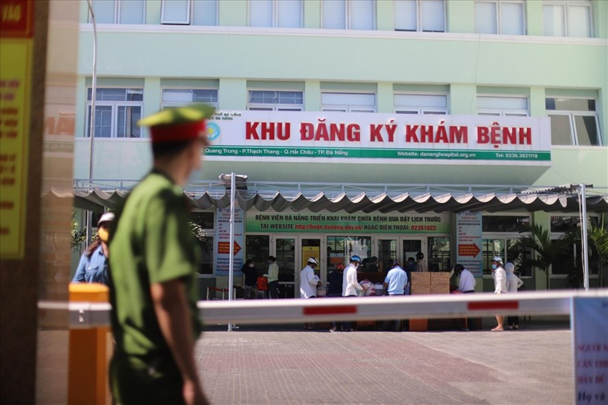Bệnh viện Đà Nẵng cách ly y tế thêm 14 ngày từ 11.8. Ảnh: Hữu Long
