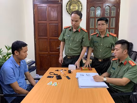  Đối tượng tại cơ quan công an