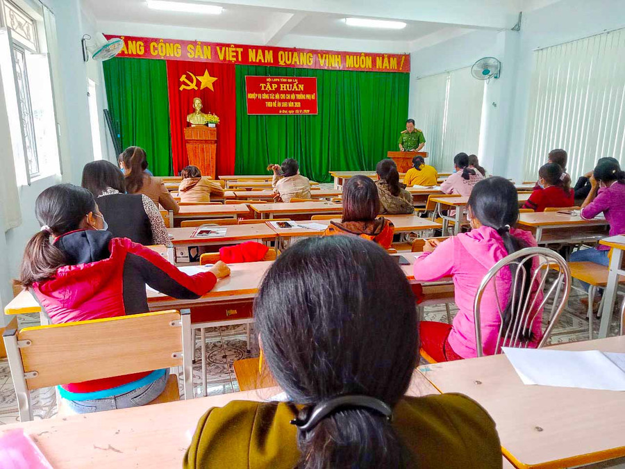 Bồi dưỡng nghiệp vụ công tác hội cho 50 Chi hội trưởng phụ nữ. Ảnh: Minh Châu 