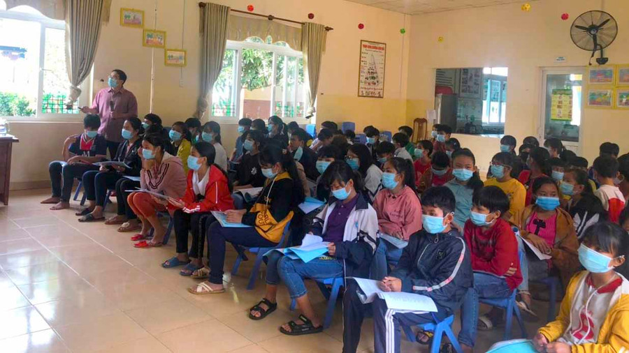 Các em đã được trang bị nhiều kiến thức bổ ích. Ảnh: Anh Huy 