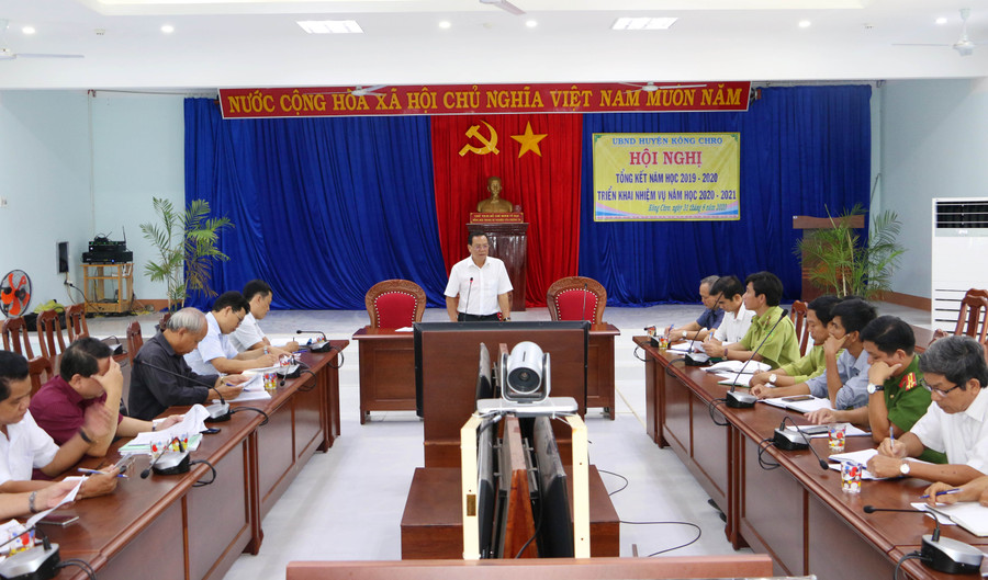 Đoàn giám sát làm việc với UBND huyện Kông Chro. Ảnh: Quang Tấn