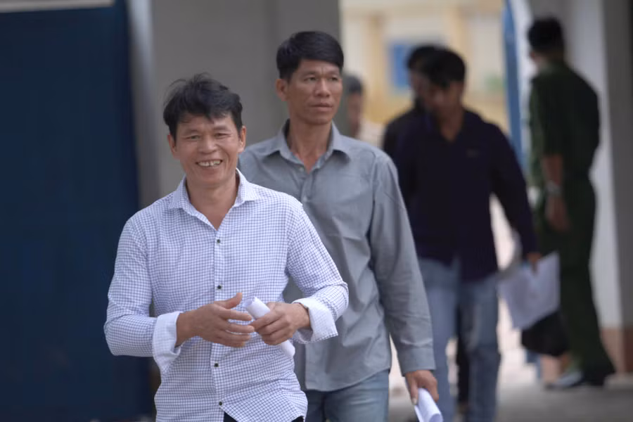 Niềm vui của Bùi Văn Đỉnh trong ngày trở về với tổ ấm gia đình. Ảnh: Lê Văn Ngọc