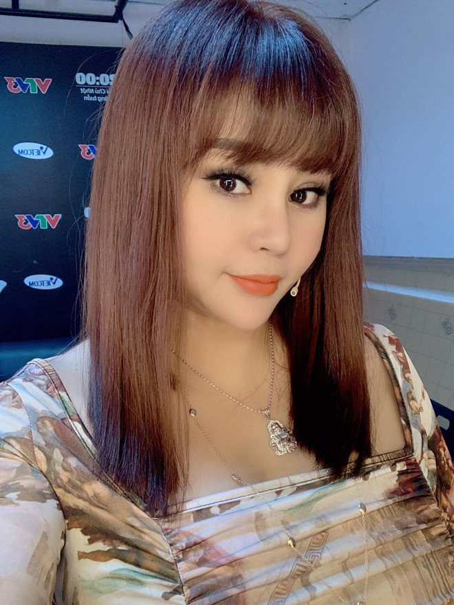 Nữ nghệ sĩ sinh năm 1972 được coi là một trong những mỹ nhân tuổi U50 gợi cảm bậc nhất, nhì showbiz.