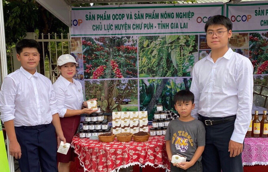 Sản phẩm hồ tiêu Chư Pưh tham gia tại Hội chợ nông nghiệp Hòa Vang (TP. Đà Nẵng). Ảnh: Ngọc Thu 