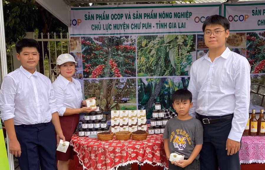 Sản phẩm hồ tiêu Chư Pưh tham gia tại Hội chợ nông nghiệp Hòa Vang (TP. Đà Nẵng). Ảnh: Ngọc Thu 