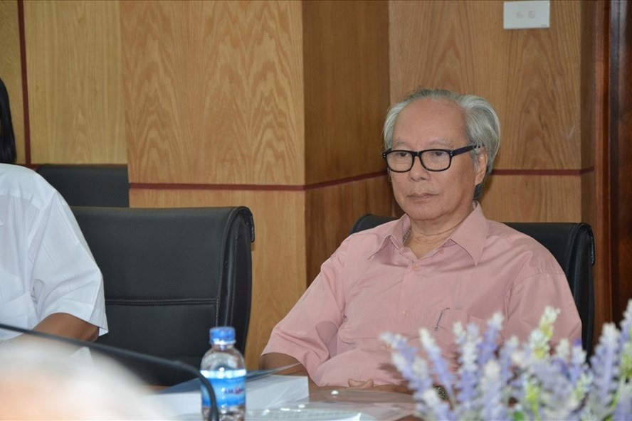 TS. Lê Viết Khuyến cho rằng việc các trường đại học nói xấu nhau là một điếu xấu hổ trong môi trường giáo dục. Nguồn Huyên Nguyễn TS. Lê Viết Khuyến cho rằng việc các trường đại học nói xấu nhau là một điếu xấu hổ trong môi trường giáo dục. Nguồn Huyên Nguyễn