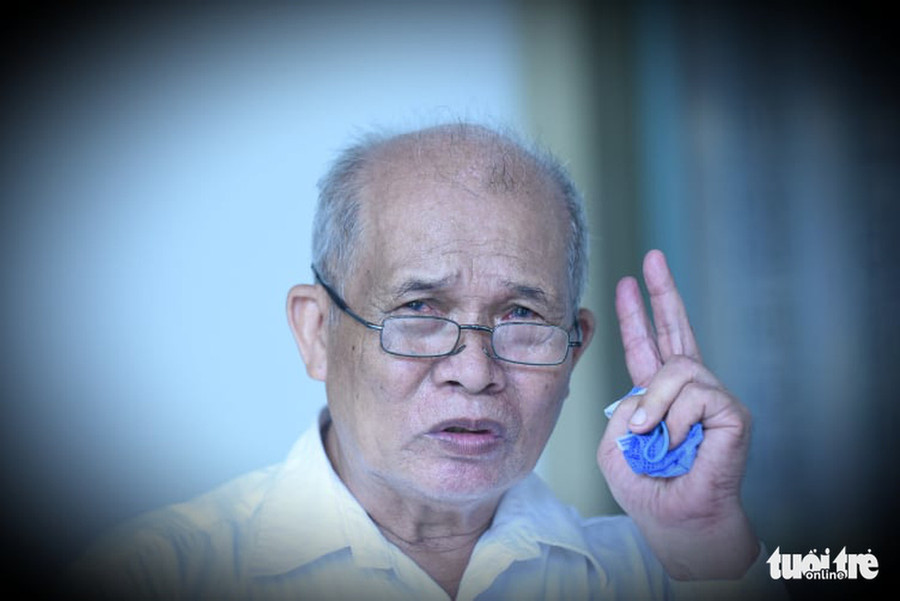 Ông Đoàn Thanh Vũ - đồng đội, đồng hương, đồng chí đến viếng nguyên Tổng bí thư Lê Khả Phiêu - Ảnh: DUYÊN PHAN