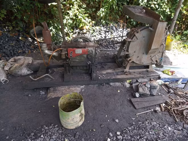 Máy móc phục vụ cho khai thác vàng