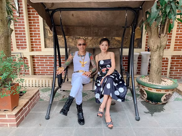  Vợ chồng Phú Lê - Ảnh: FB PHÚ LÊ