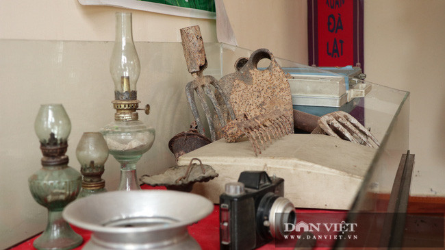 Nhà văn hóa làng hoa Hà Đông là nơi lưu giữ nhiều nông cụ đầu tiên được đưa từ tỉnh Hà Đông vào Đà Lạt.