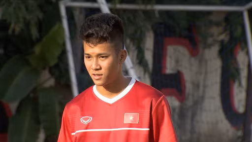 Lê Minh Bình đang được ví như một Văn Toàn mới của bóng đá Việt Nam.