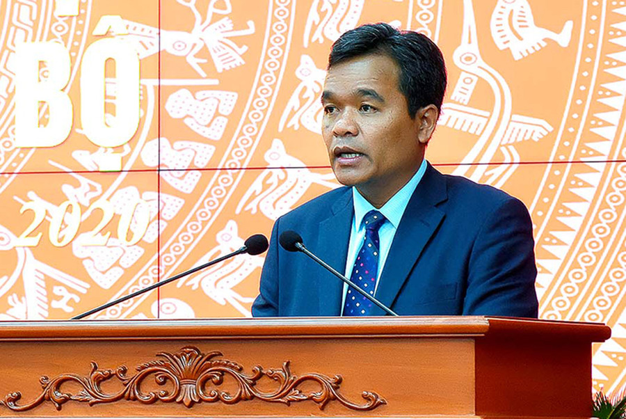 Đồng chí Hồ Văn Niên-Ủy viên Ban Chấp hành Trung ương Đảng, Phó Bí thư Thường trực Tỉnh ủy, Trưởng đoàn đại biểu Quốc hội tỉnh phát biểu. Ảnh: Đức Thụy