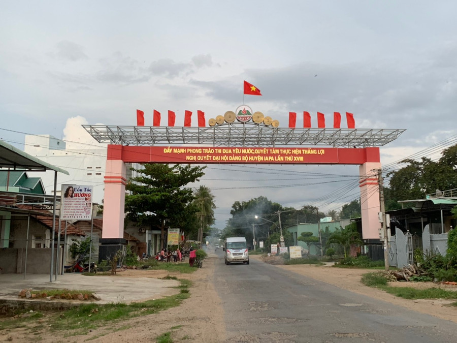 Cửa ngõ dẫn vào huyện Ia Pa. Ảnh: Thất Sơn Cửa ngõ dẫn vào huyện Ia Pa. Ảnh: T.S