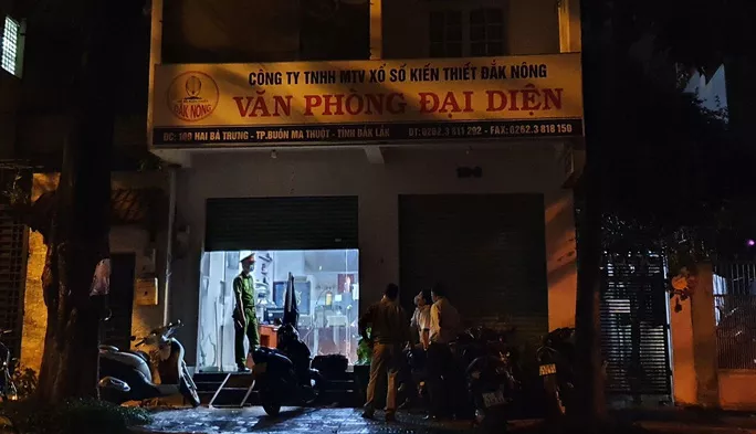 Nhóm 7 người tụ tập ăn nhậu trong thời gian cách ly xã hội tại văn phòng công ty Nhóm 7 người tụ tập ăn nhậu trong thời gian cách ly xã hội tại văn phòng công ty