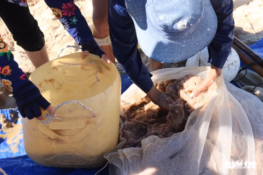 Ruốc là một trong những đặc sản nổi tiếng của làng chài Phước Hải - Ảnh: THANH NGÂN