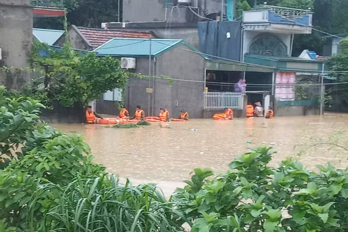 Mưa lũ đang gây nhiều thiệt hại cho người dân ở các tỉnh phía Bắc