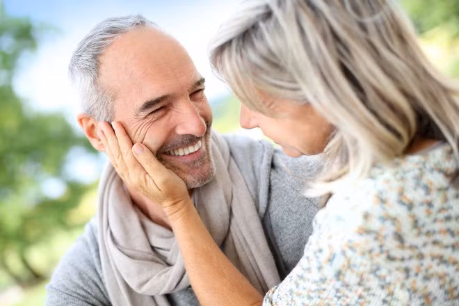Tần suất 'giao ban' của những cặp đôi từ 50 tuổi trở lên, thường còn 52 lần mỗi năm ẢNH MINH HỌA: SHUTTERSTOCK