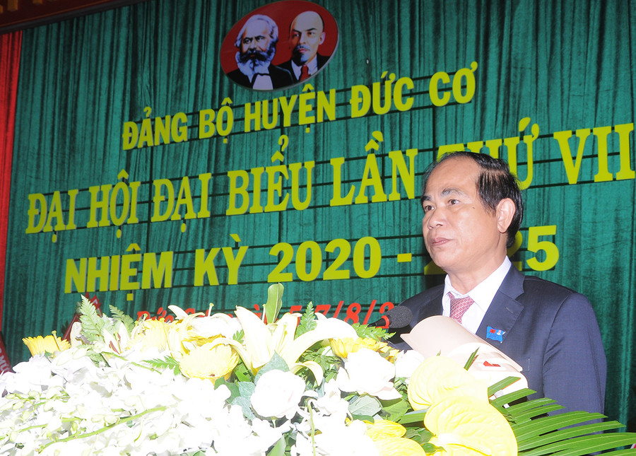 Phó Bí thư Tỉnh ủy, Chủ tịch UBND tỉnh Võ Ngọc Thành phát biểu chỉ đạo tại Đại hội đại biểu Đảng bộ huyện Đức Cơ lần thứ VII (nhiệm kỳ 2020-2025). Ảnh: L.N Phó Bí thư Tỉnh ủy, Chủ tịch UBND tỉnh Võ Ngọc Thành phát biểu chỉ đạo tại Đại hội đại biểu Đảng bộ huyện Đức Cơ lần thứ VII (nhiệm kỳ 2020-2025). Ảnh: L.N