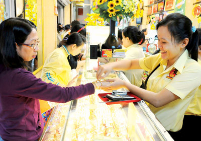 Mở cửa phiên giao dịch sáng nay, giá vàng trong nước giảm hơn 600.000 đồng/lượng so với phiên giao dịch hôm qua. 