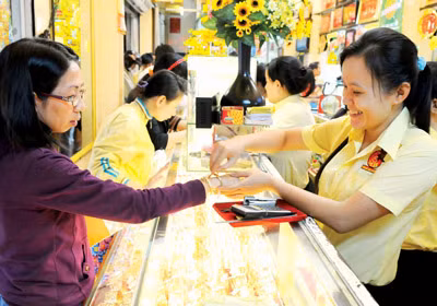 Mở cửa phiên giao dịch sáng nay, giá vàng trong nước giảm hơn 600.000 đồng/lượng so với phiên giao dịch hôm qua. 