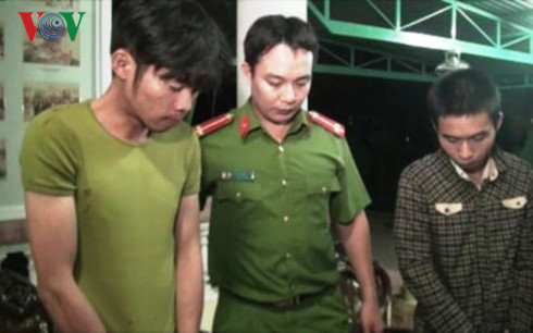 Hai đối tượng Tâm và Hoàng bị bắt giữ. Hai đối tượng Tâm và Hoàng bị bắt giữ.