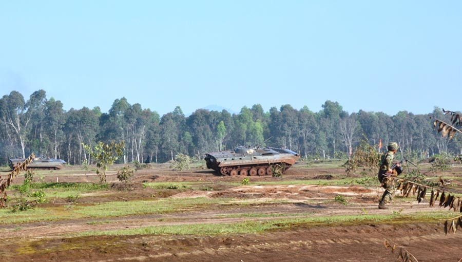 Lực lượng ta tiến công tiêu diệt địch. Ảnh: Sơn Tùng Lực lượng ta tiến công tiêu diệt địch. Ảnh: Sơn Tùng
