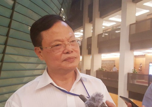 Ông Phạm Trọng Đạt - Cục trưởng Cục Chống tham nhũng chia sẻ với báo chí bên hành lang Quốc hội. Ông Phạm Trọng Đạt - Cục trưởng Cục Chống tham nhũng chia sẻ với báo chí bên hành lang Quốc hội.