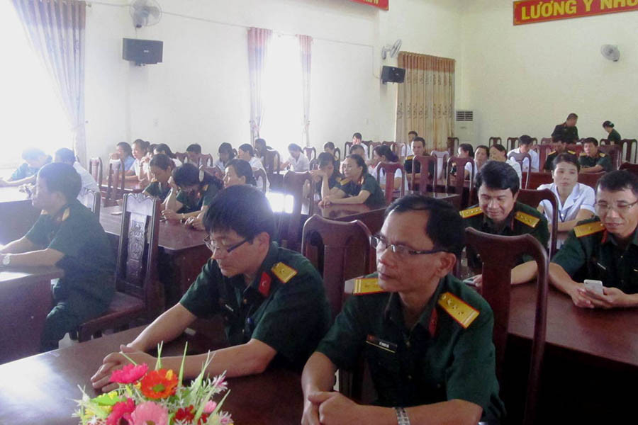  Cán bộ, y-bác sĩ dự lễ phát động. Ảnh: H.T