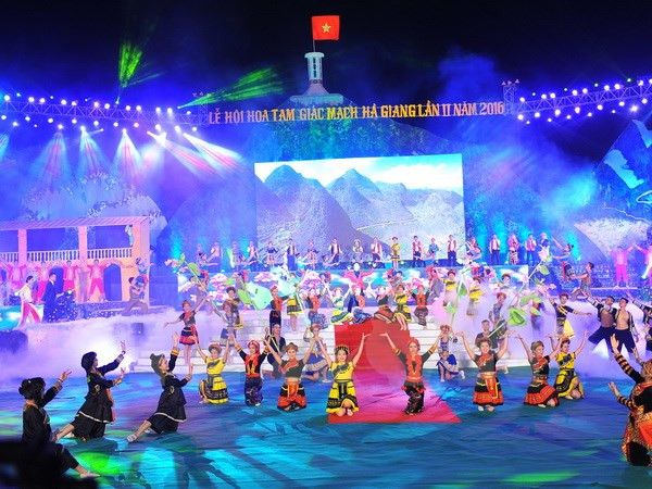 Chương trình biểu diễn nghệ thuật với chủ đề "Đá nở hoa". Chương trình biểu diễn nghệ thuật với chủ đề