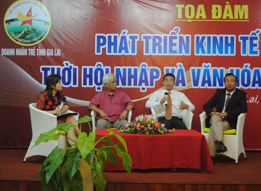 Hội Doanh nghiệp trẻ tổ chức tọa đàm về phát triển kinh tế thời hội nhập. Ảnh: H.Đ.T  Hội Doanh nghiệp trẻ tổ chức tọa đàm về phát triển kinh tế thời hội nhập. Ảnh: H.Đ.T
