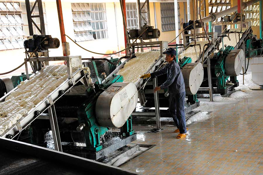 Dây chuyền chế biến mủ cao su của Công ty. Dây chuyền chế biến mủ cao su của Công ty.