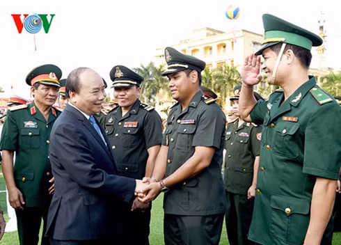 Thủ tướng đánh giá cao và biểu dương những thành tích rất đáng trân trọng, tự hào của các thế hệ tướng lĩnh, sĩ quan, cán bộ, học viên, nhân viên và chiến sĩ Học viện Chính trị