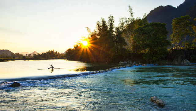 Không chỉ lấy nước cấy lúa, người dân xã Đàm Thủy, huyện Trùng Khánh còn đánh bắt cá trên dòng sông Quây Sơn