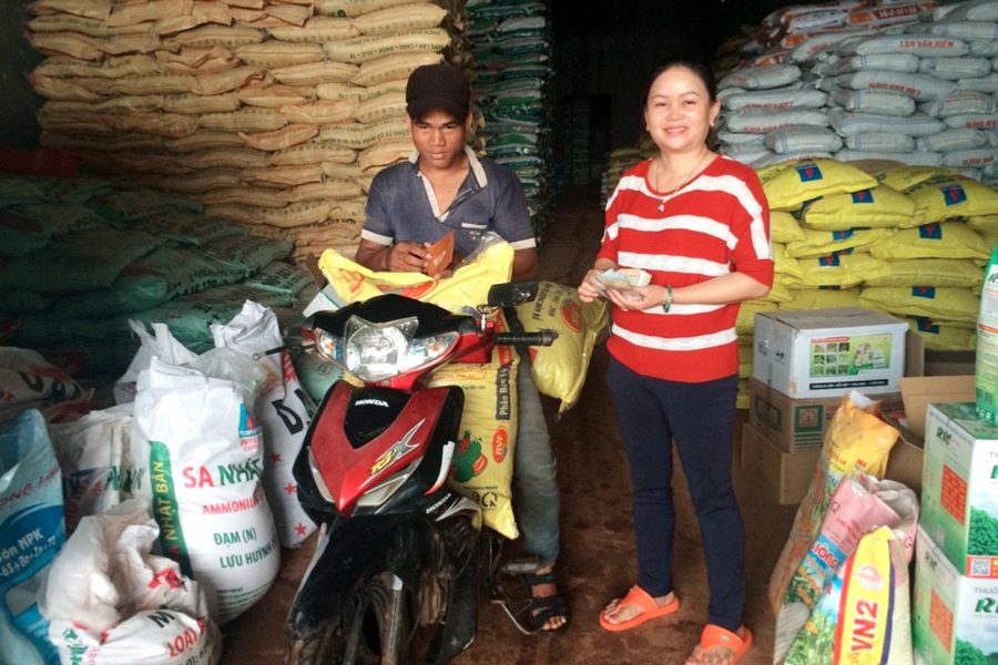 Chị Trịnh Thị Mai (thôn 7, xã Ia Blang) là một trong những điển hình làm kinh tế giỏi. Ảnh: L.H Chị Trịnh Thị Mai (thôn 7, xã Ia Blang) là một trong những điển hình làm kinh tế giỏi. Ảnh: L.H