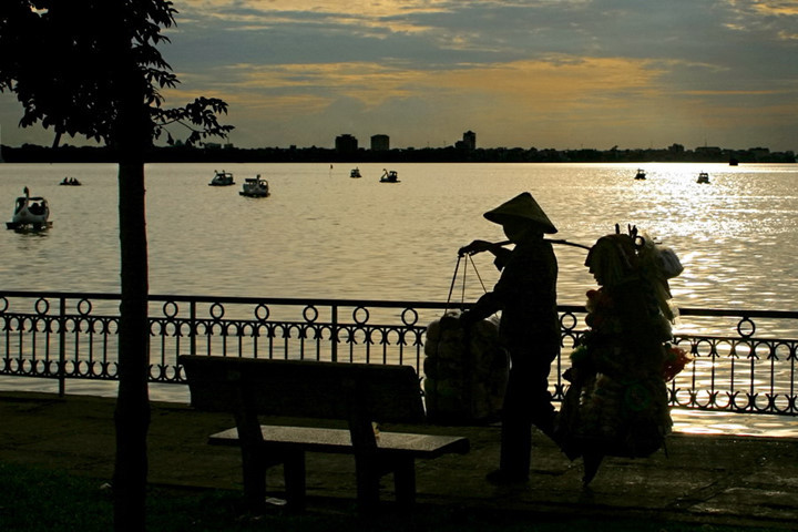 … cho đến lúc hoàng hôn buông