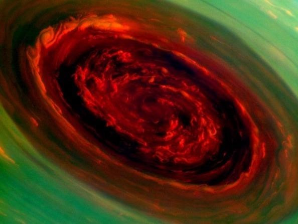 Sao Thổ chuẩn bị chuyển sang mùa hè là một trong những giả thuyết được đưa ra nhằm giải thích cho sự đổi màu ở cực bắc của hành tinh này. Sao Thổ chuẩn bị chuyển sang mùa hè là một trong những giả thuyết được đưa ra nhằm giải thích cho sự đổi màu ở cực bắc của hành tinh này.