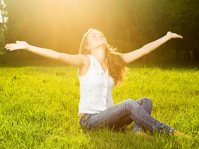 Vitamin D từ ánh sáng mặt trời giúp ta luôn khỏe.  Vitamin D từ ánh sáng mặt trời giúp ta luôn khỏe.