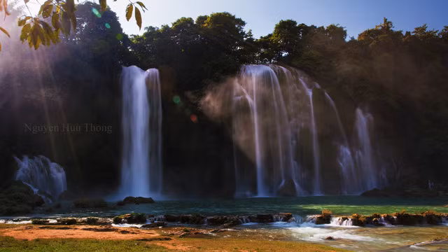 Dù ở góc nào thì thác Bản Giốc trông cũng rất kỳ vĩ