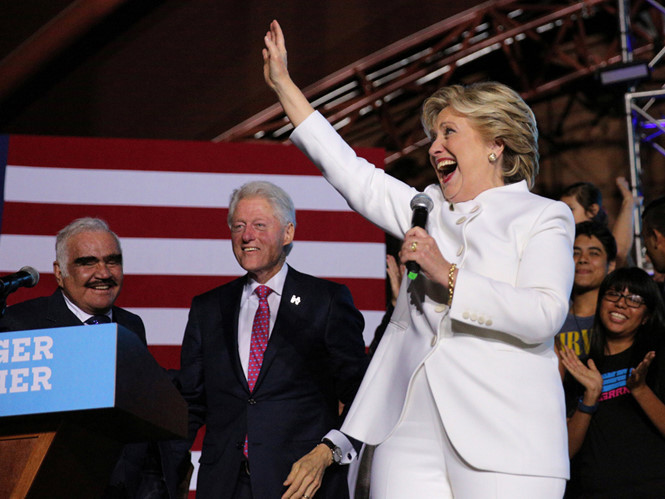 Bà Clinton được cử tri Mỹ nhận định là có phong thái tổng thống hơn hẳn ông Trump. Bà Clinton được cử tri Mỹ nhận định là có phong thái tổng thống hơn hẳn ông Trump.