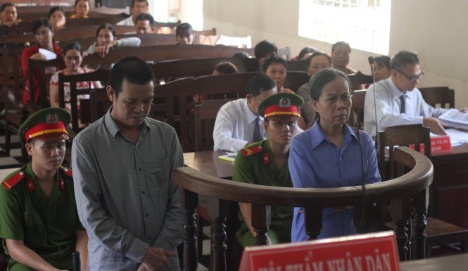 Hai bị cáo tại phiên tòa