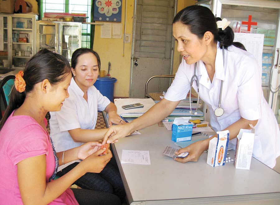 Người dân sẽ được chăm sóc tốt hơn khi giá viện phí tăng? Ảnh: Đ.P Người dân sẽ được chăm sóc tốt hơn khi giá viện phí tăng? Ảnh: Đ.P