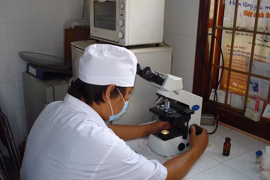 Nếu nghi ngờ mắc lao cần làm xét nghiệm để phát hiện sớm bệnh lao. Ảnh: N.N